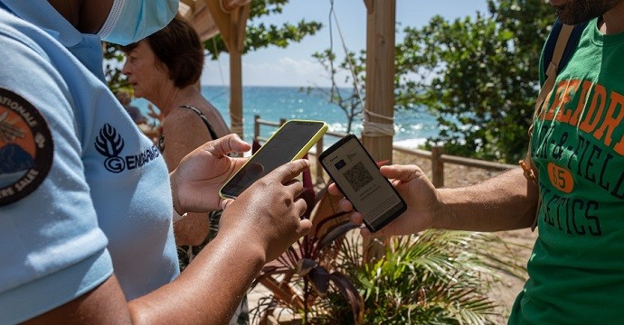 Les sénateurs des Antilles-Guyane votent majoritairement pour le passe vaccinal