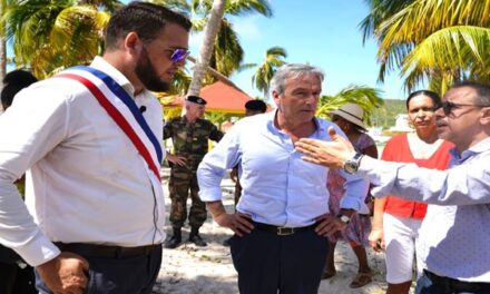 Une première visite ministérielle en Guadeloupe pour Philippe Vigier sur fond d’ouragan Tammy