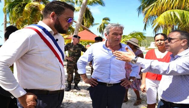 Une première visite ministérielle en Guadeloupe pour Philippe Vigier sur fond d’ouragan Tammy